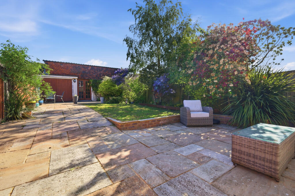 The Meadway, Loughton, IG10 photo 4