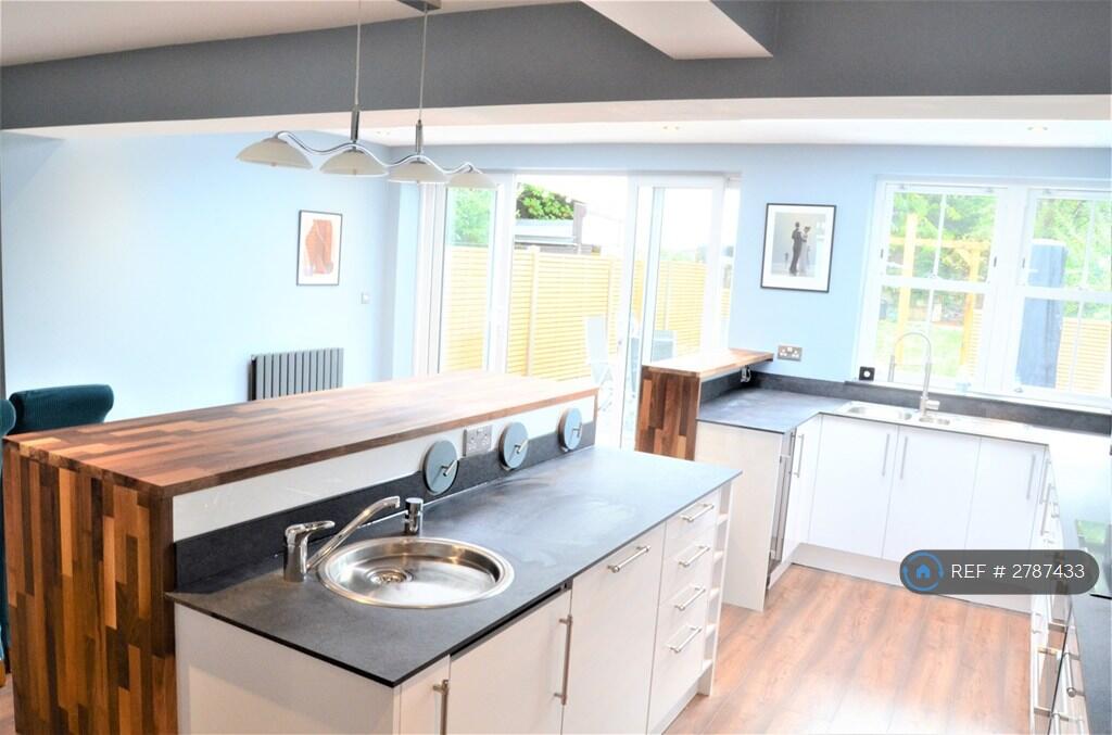 Main image of property: Cambridge Road South, London, W4