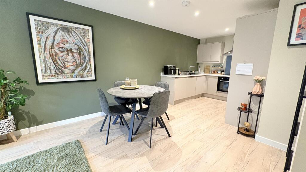 Apartment in Birmingham, Moseley - View 3