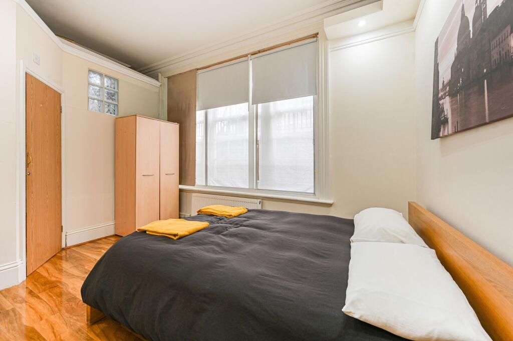 Apartment in London - More