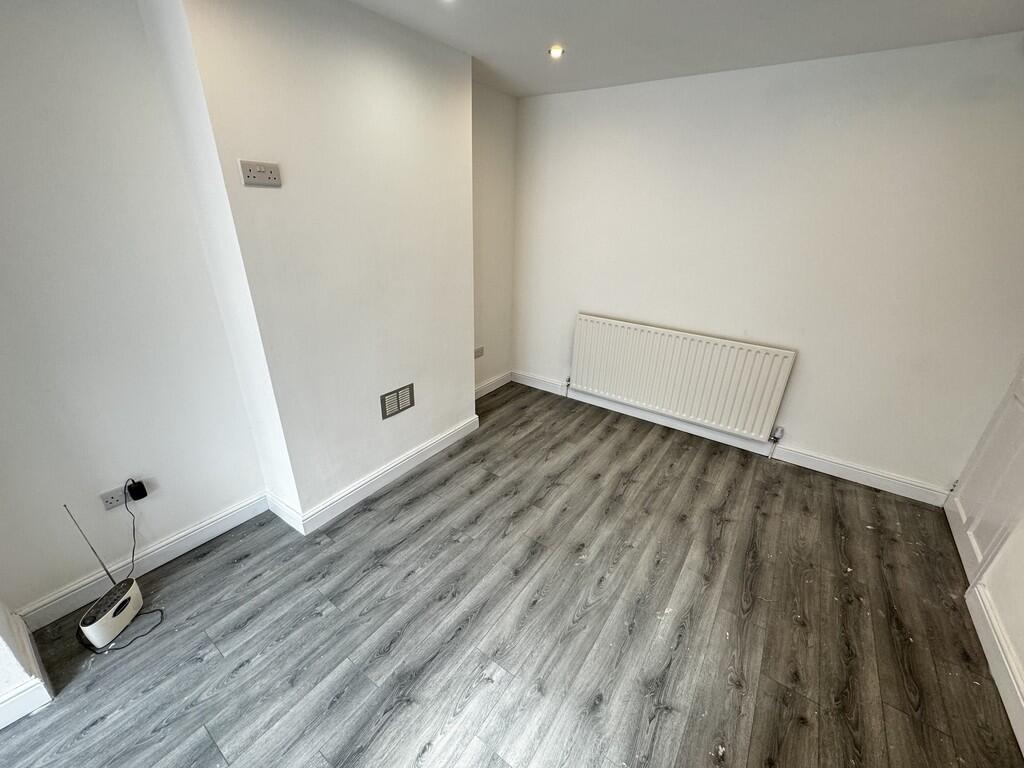 House in Wolverhampton, Penn - View 5