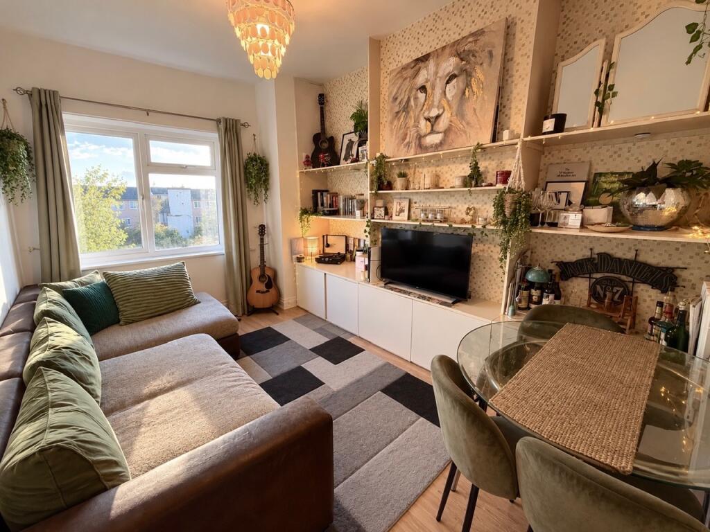 Main image of property: Holdenhurst Road, Springbourne, BH8