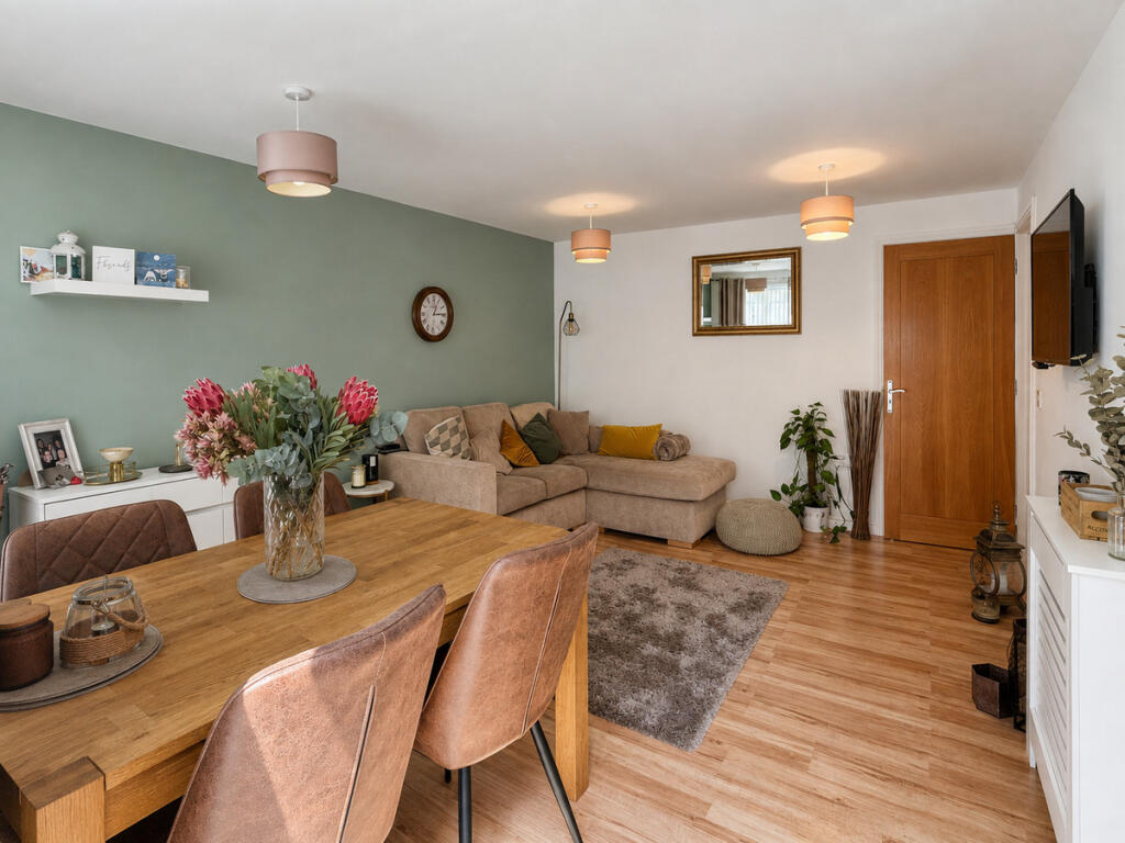 Apartment in Cardiff - View 3