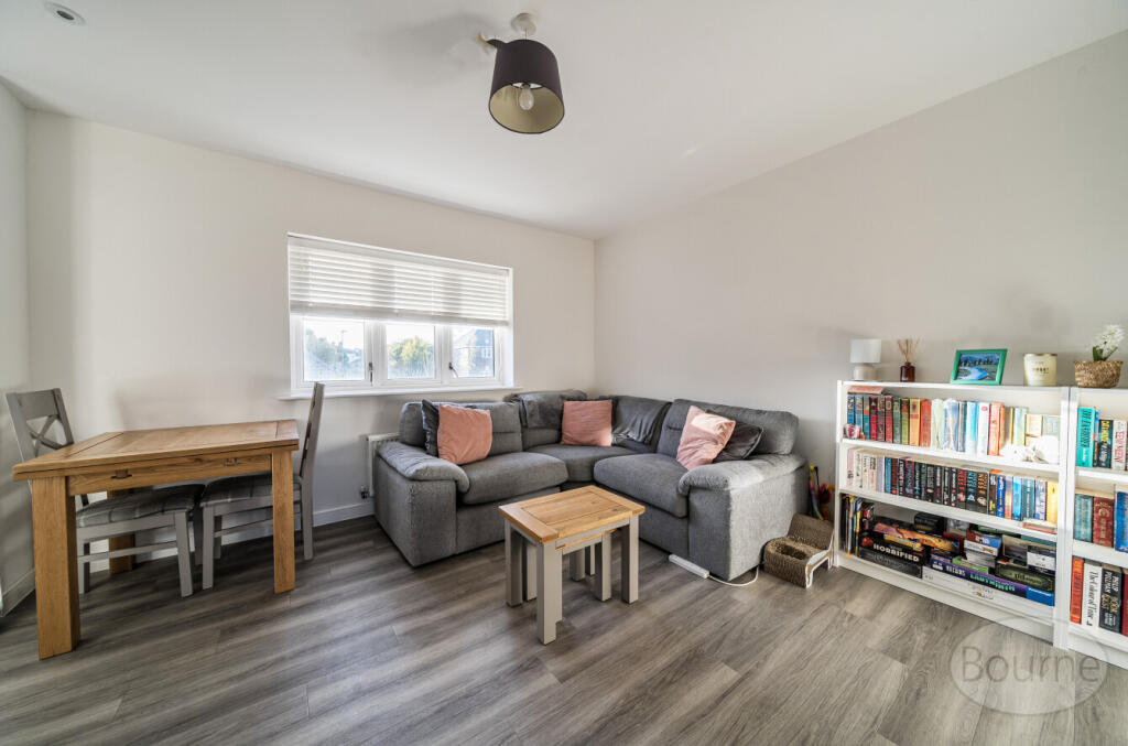 Carpenters Way, Badshot Lea, Farnham, Surrey, GU9 photo 3