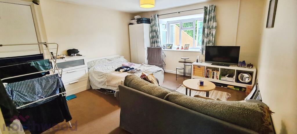 Apartment in Hemel Hempstead - View 2