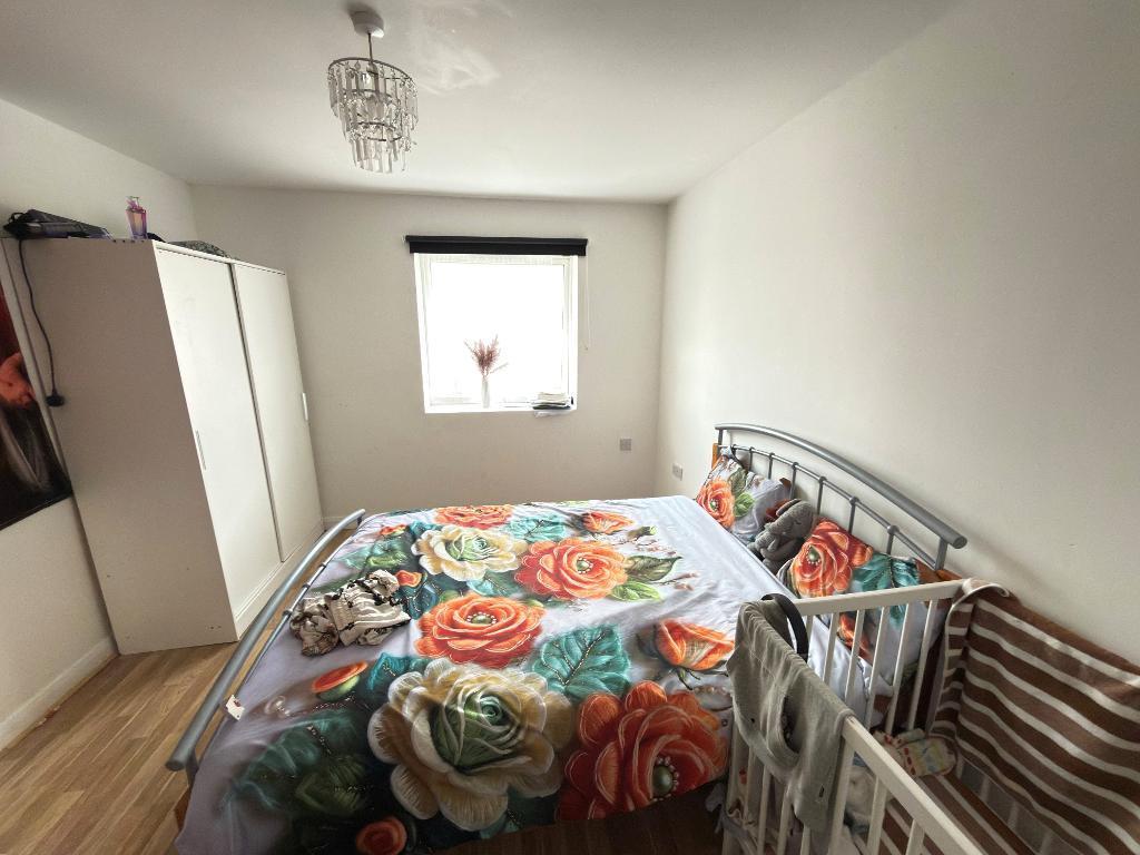Apartment in Luton - View 4