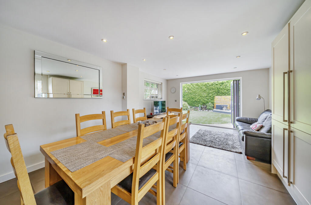 Rugosa Road, West End, Woking, Surrey, GU24 photo 4