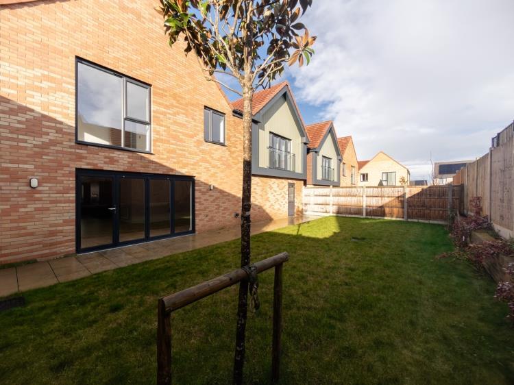 The Tennyson, Laureate Fields, Felixstowe - More