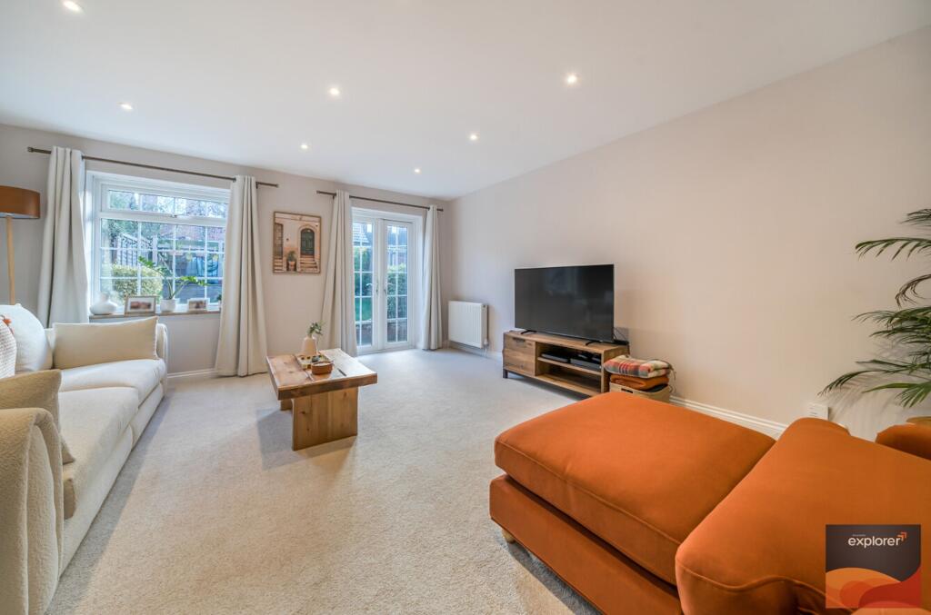 Exeter Close, Kempshott Rise photo 3