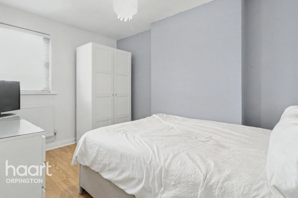 Apartment in Orpington, Broom Hill, Goddington - View 2