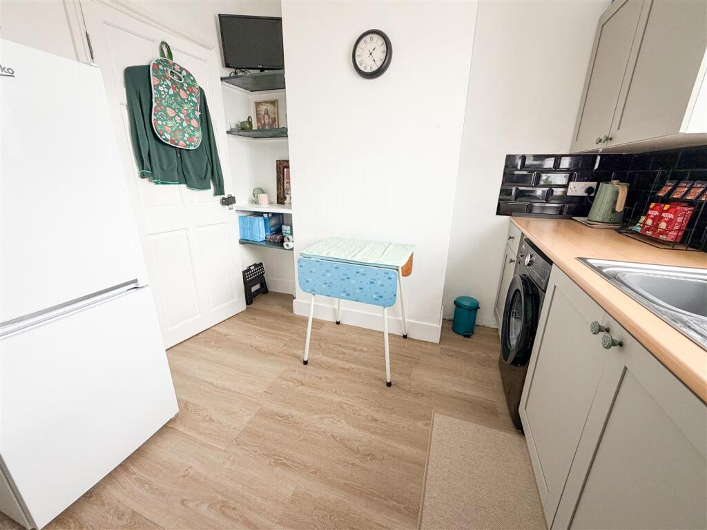 Apartment in Clacton-on-Sea, Great Clacton - View 5
