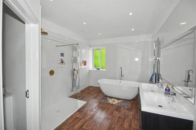 Damson Barn Ensuite Bedroom 1