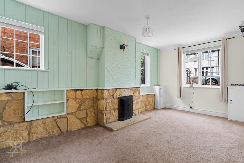 House in Worcester - View 5
