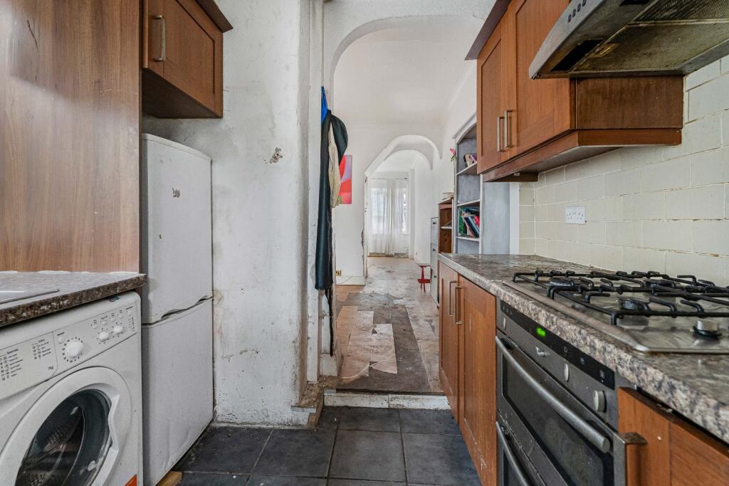 House in London, Rayners Lane - View 6