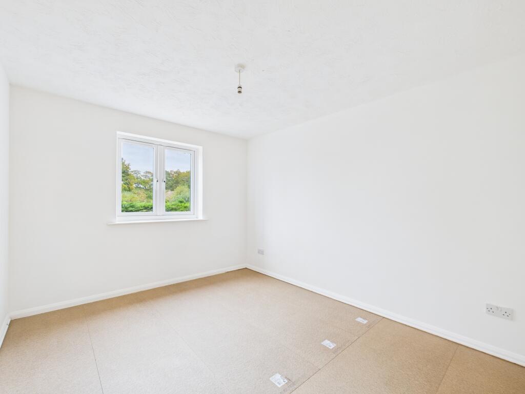 Odette Gardens, Tadley, RG26 photo 5