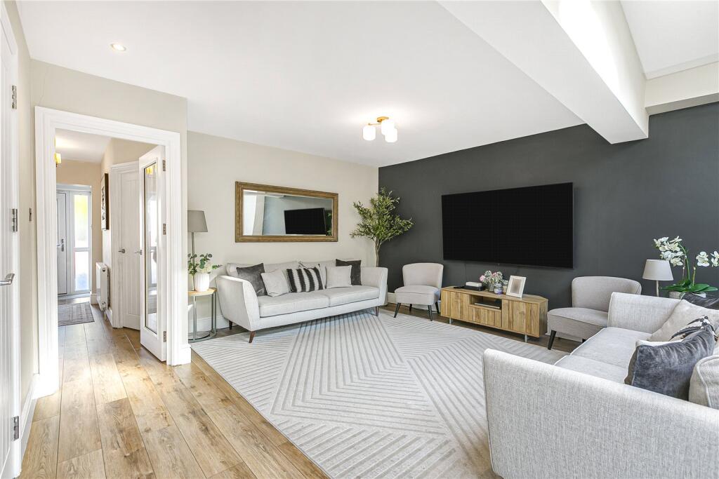 House in Twickenham - More