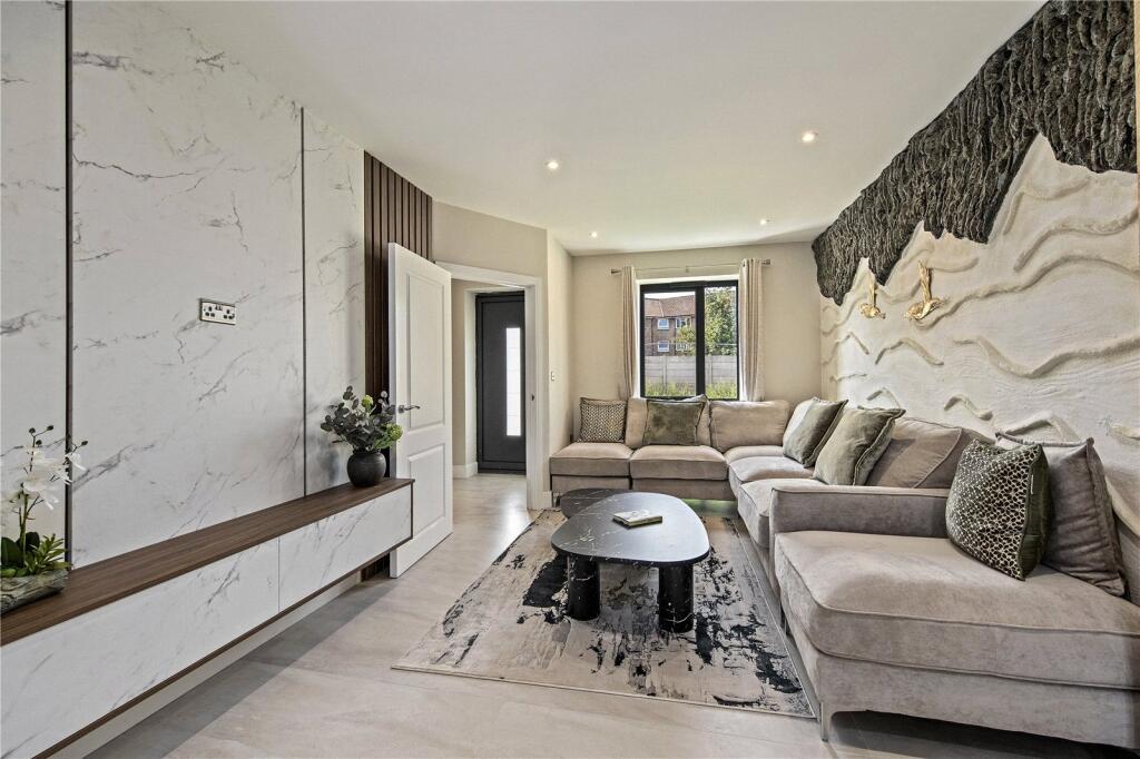 House in London, Feltham - View 4