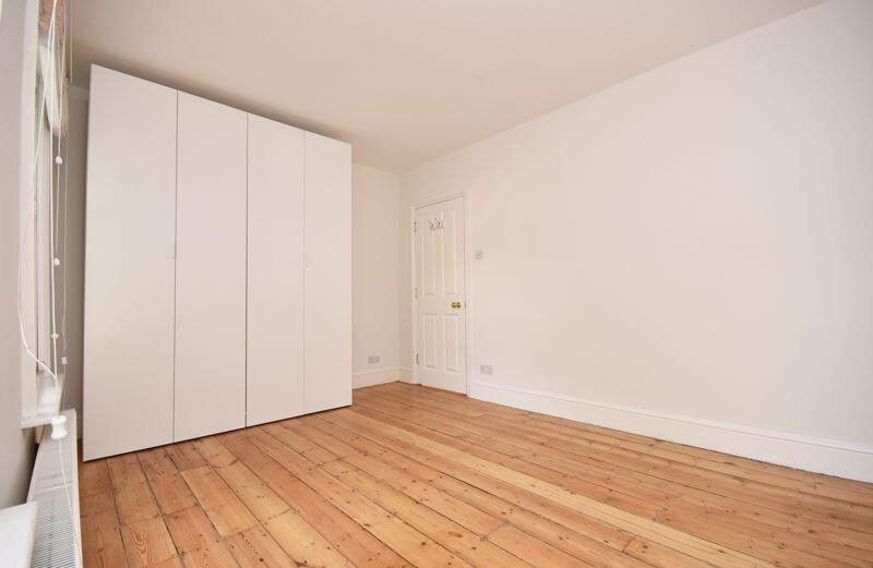 House in London - View 5