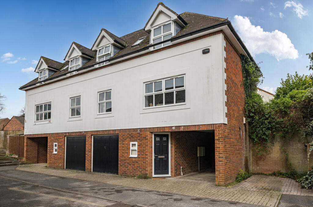 3 bedroom terraced house for sale in Headley Close, Alresford ...