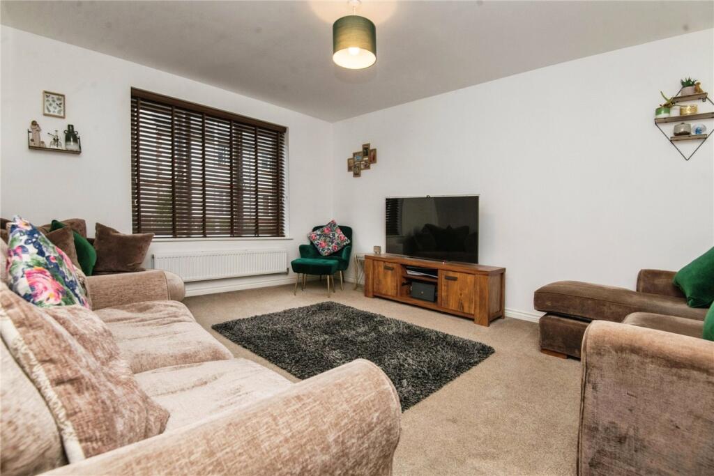 Lace Crescent, Tiverton, Devon, EX16 photo 2