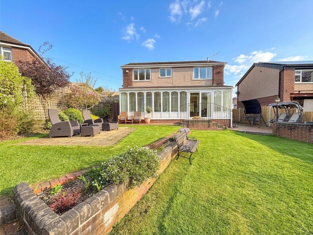 5-bed detached on Greenhead Lane, Huddersfield, HD5, £450,000
