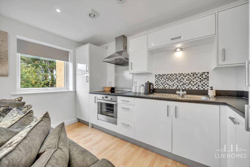 Apartment in London, Ardleigh Green - View 4