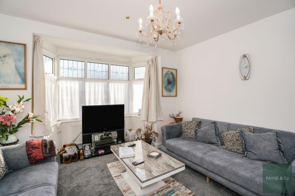 Bawdsey Avenue, Ilford, IG2 photo 4