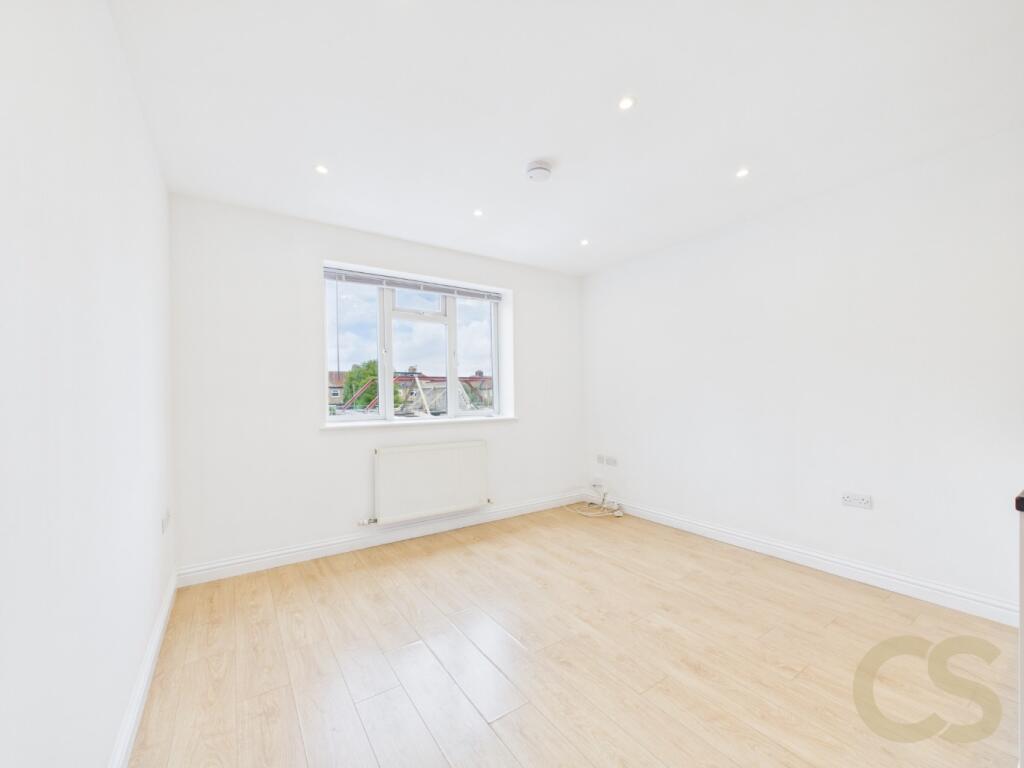 Apartment in Waltham Cross - More