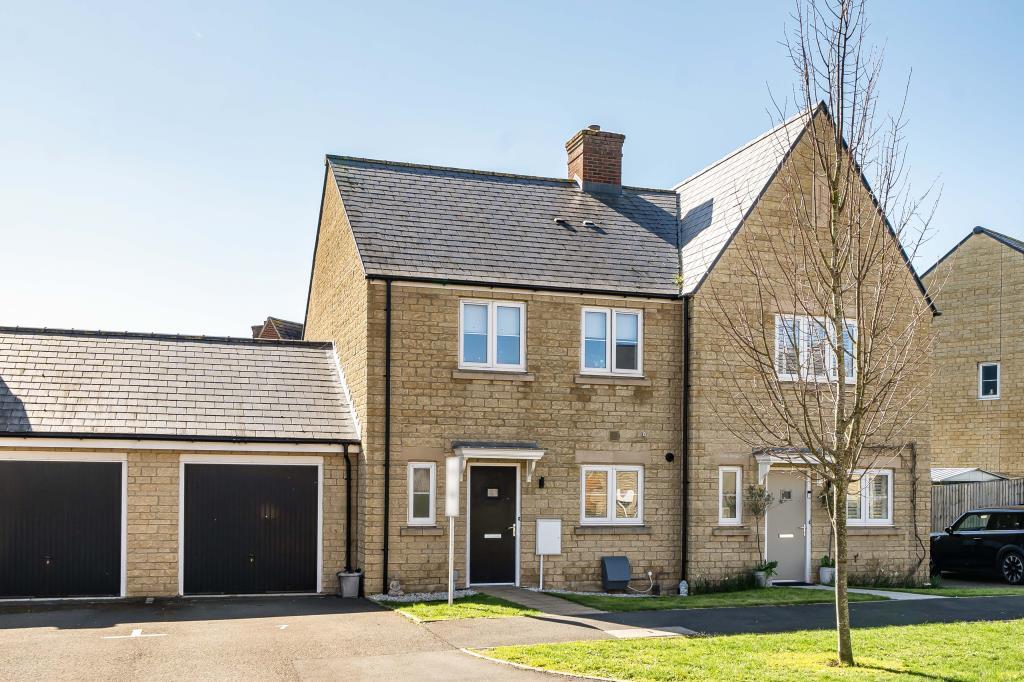 Main image of property: Woodley Drive, Bampton,  Oxfordshire, OX18