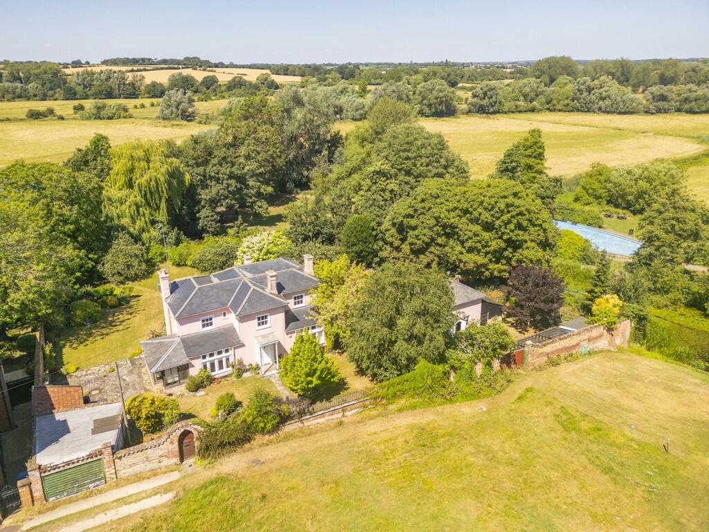 5-bed detached on Sudbury, Suffolk, £875,000