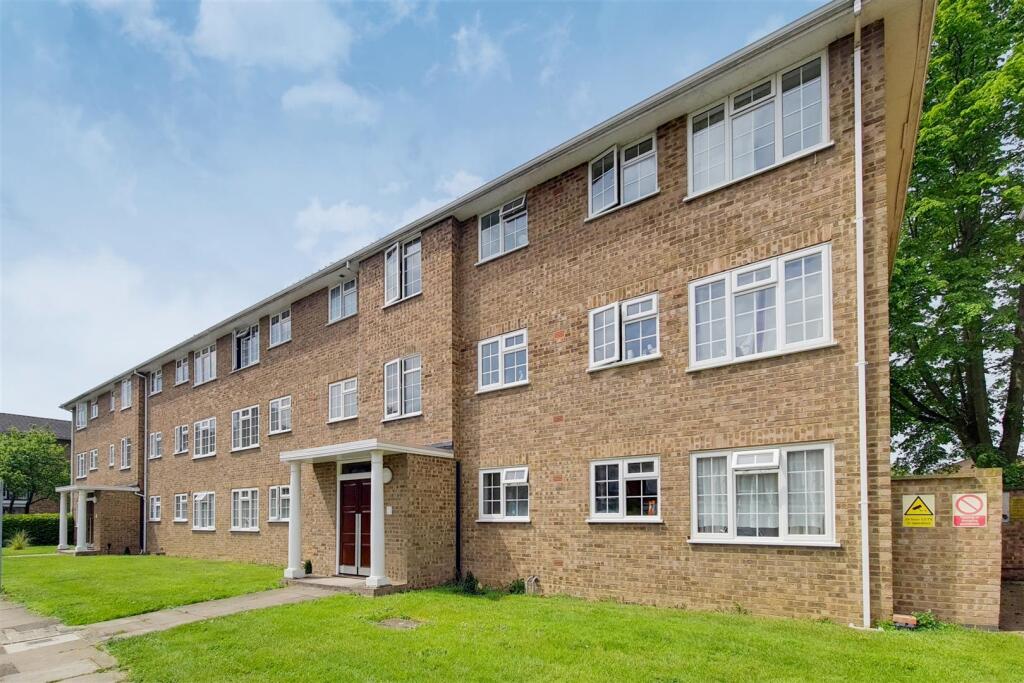 Main image of property: Lark Avenue Staines