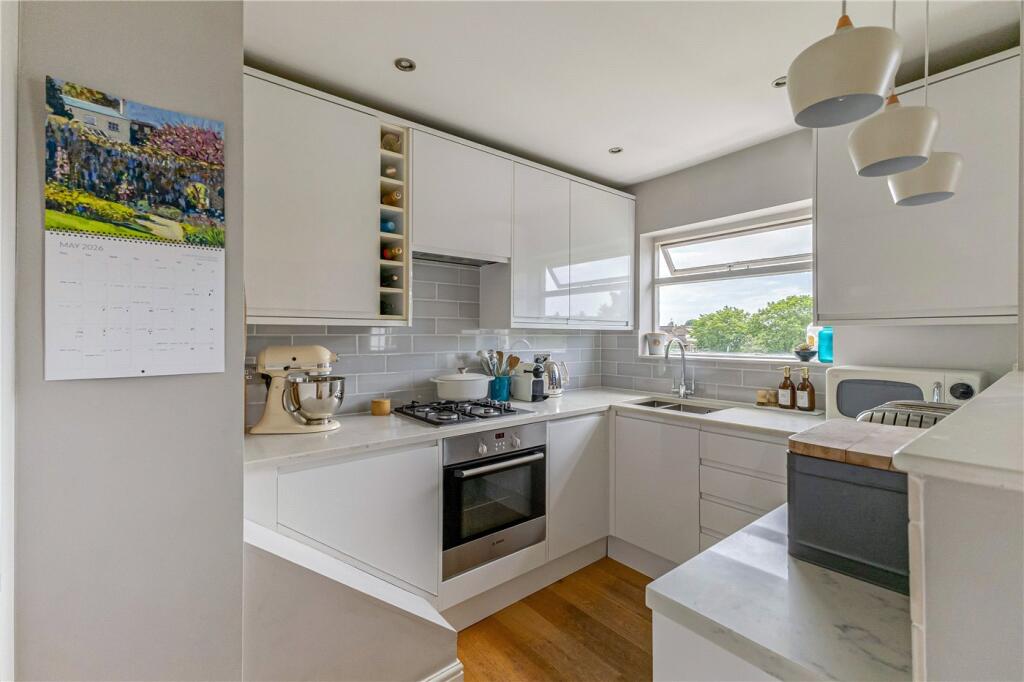 Apartment in London - View 5
