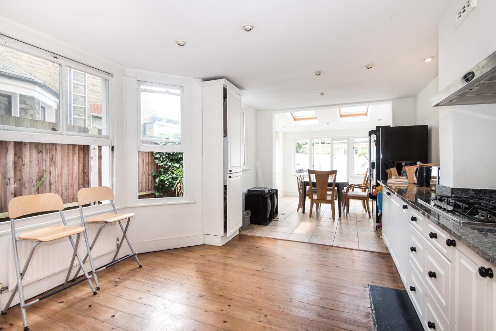House in London - View 3
