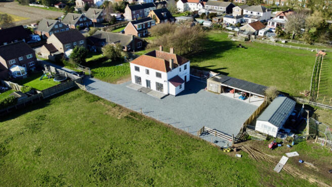 5 Bedroom Detached House - for Sale