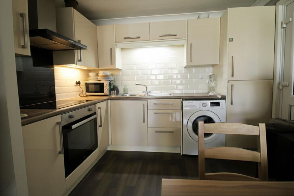 Snowdon Close, Eastbourne, BN23 photo 3