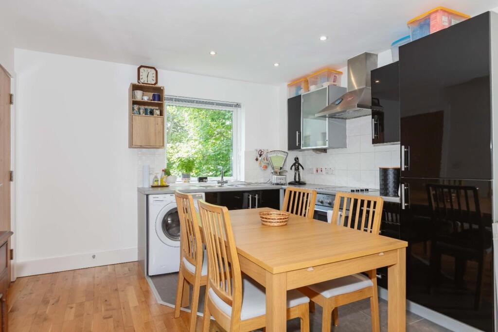 Apartment in Hove, Brunswick - View 4