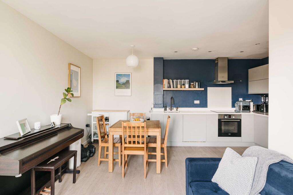 Apartment in London - More