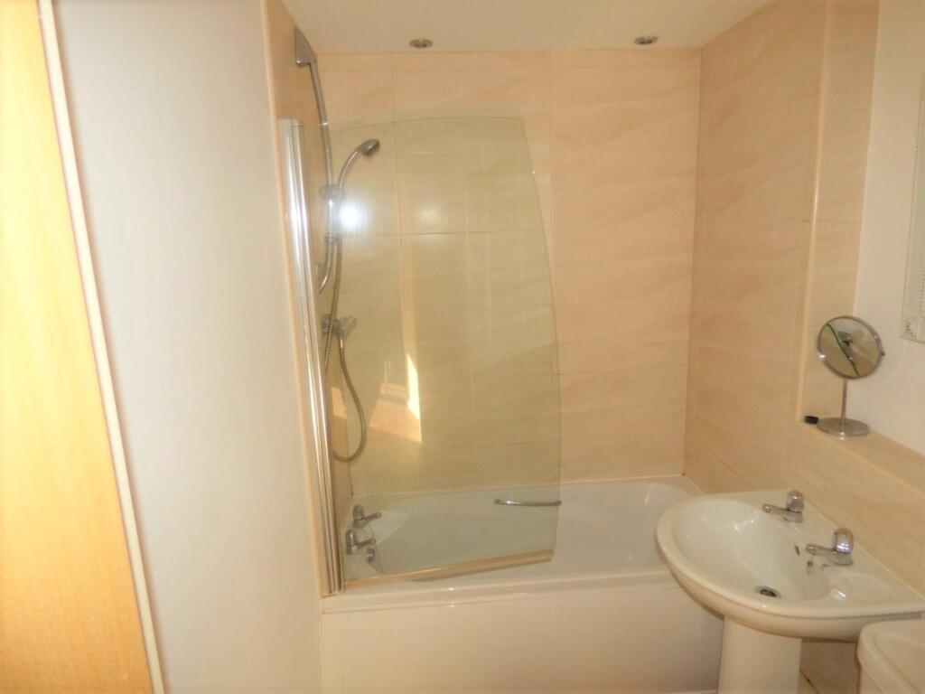 Apartment in Newcastle upon Tyne - View 5