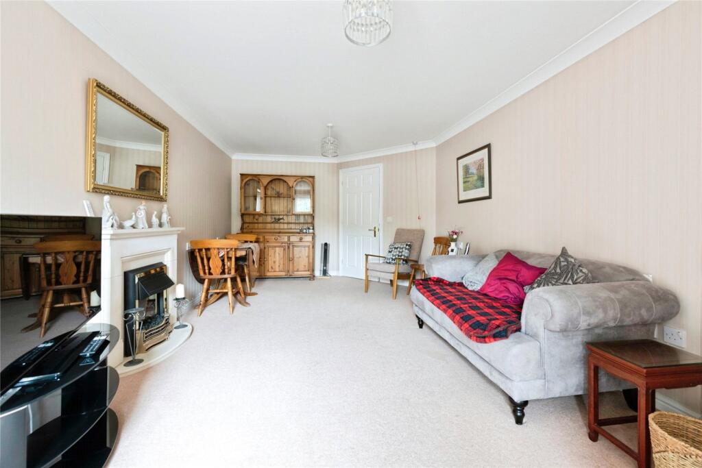 Apartment in Reigate and Banstead, Surrey - View 5