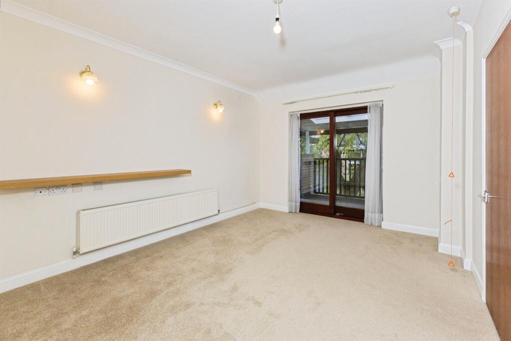 Apartment in Reading - View 6