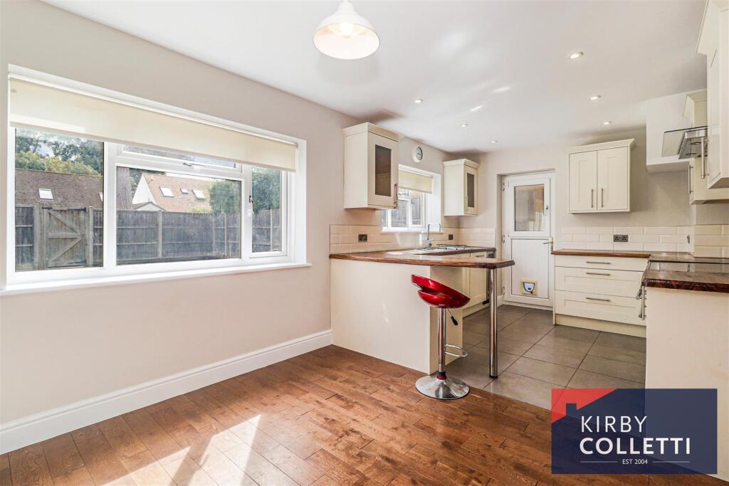 House in Broxbourne, Hertfordshire - View 4