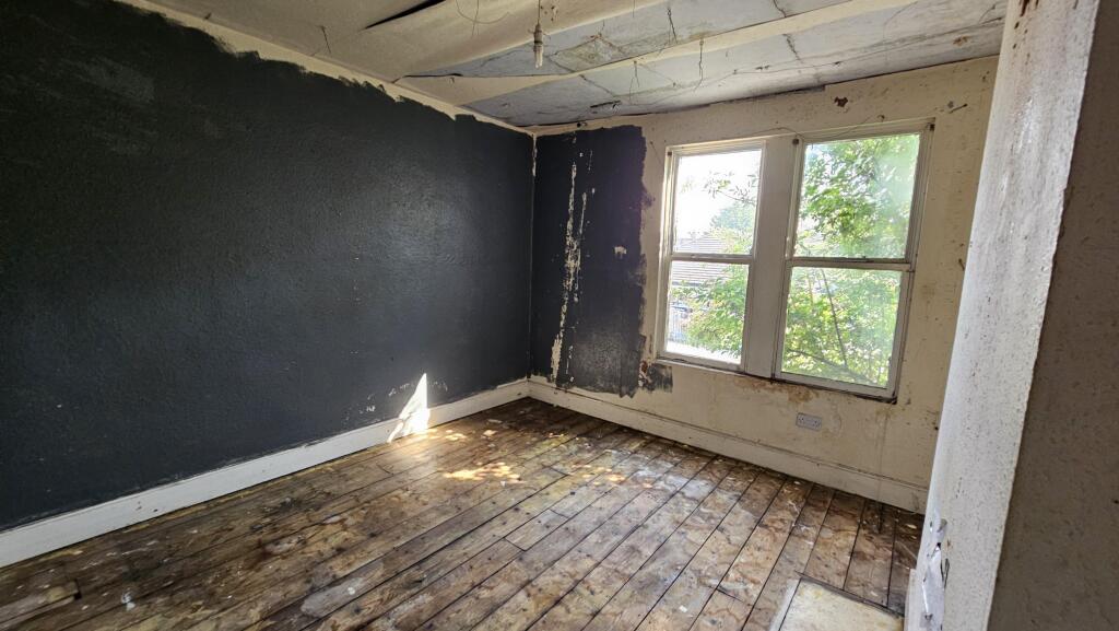 House in Nottingham, Hyson Green - More