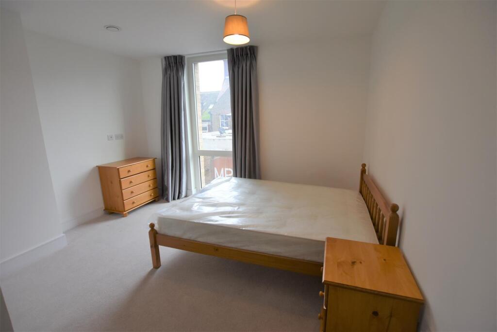 Apartment in Southall - View 4