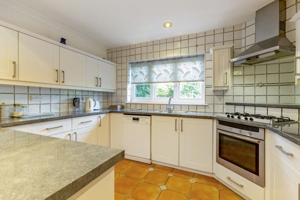 House in Cookham - More