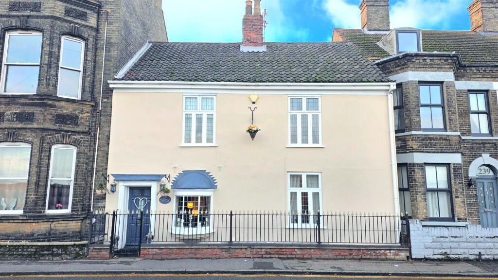Main image of property: High Street, Gorleston