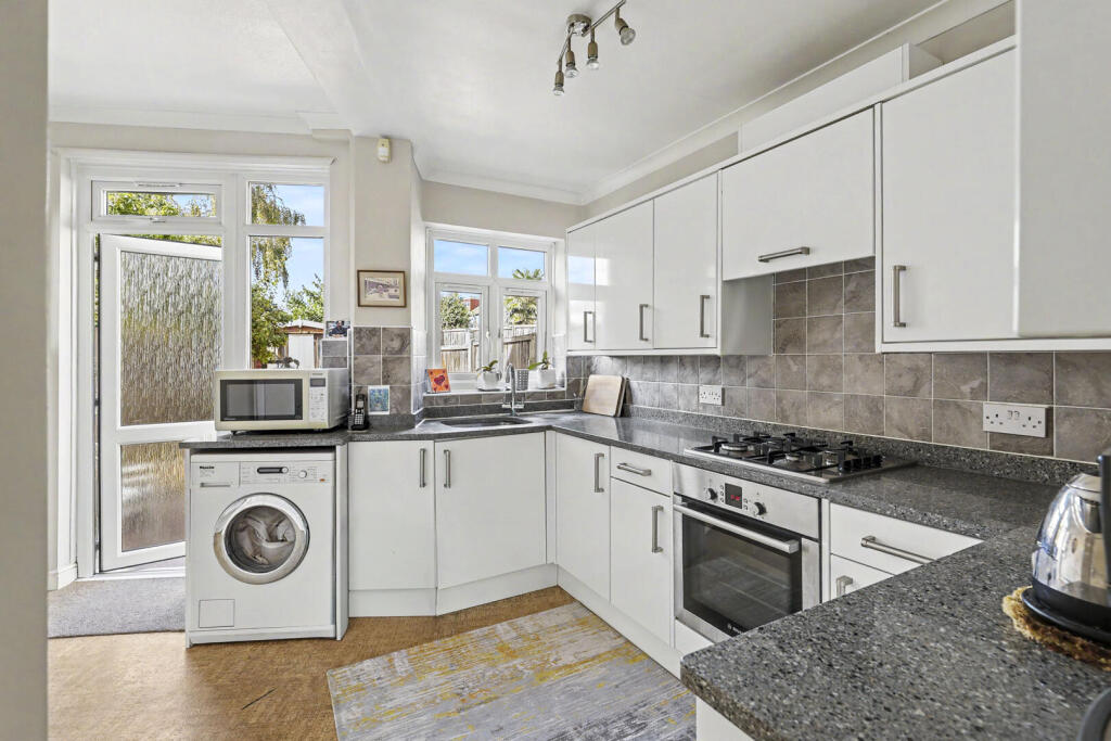 House in London, Carterhatch, Southbury - View 4