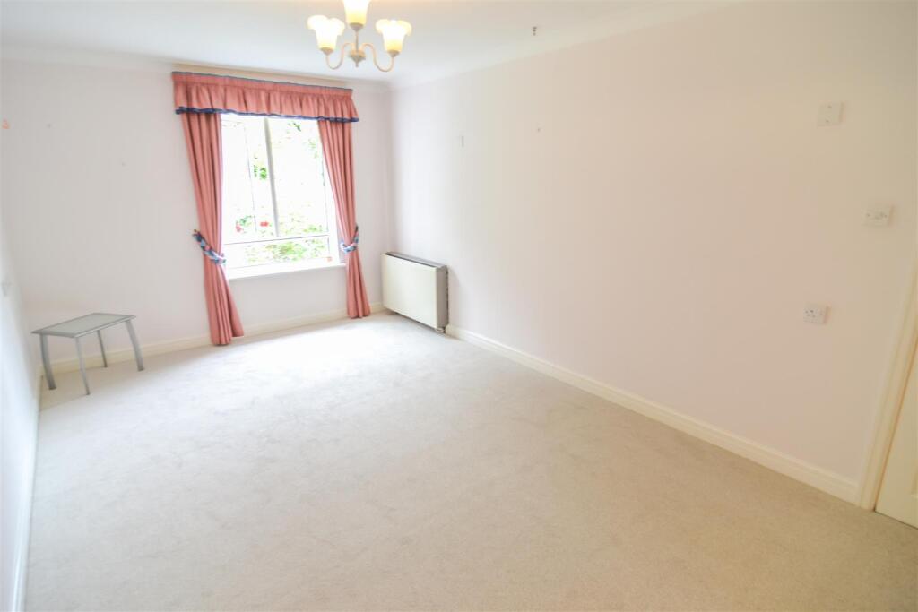 Deeside court, Parkgate, Cheshire photo 4