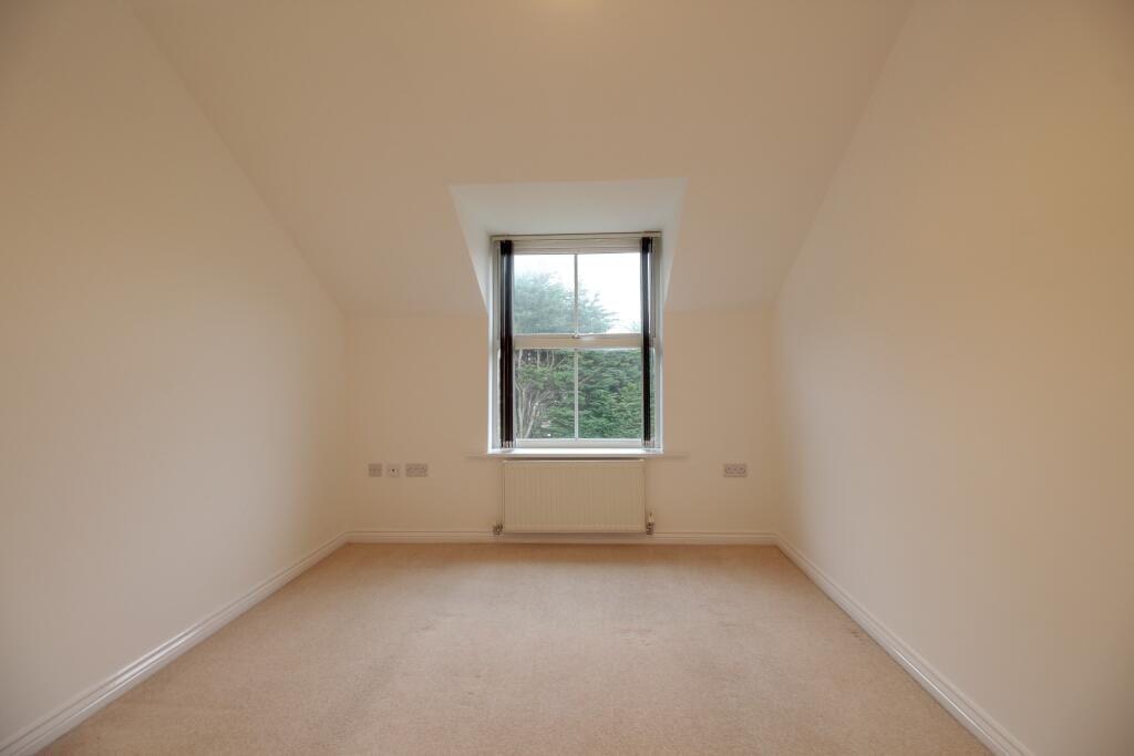 Apartment in Fareham, Hill Park - View 6