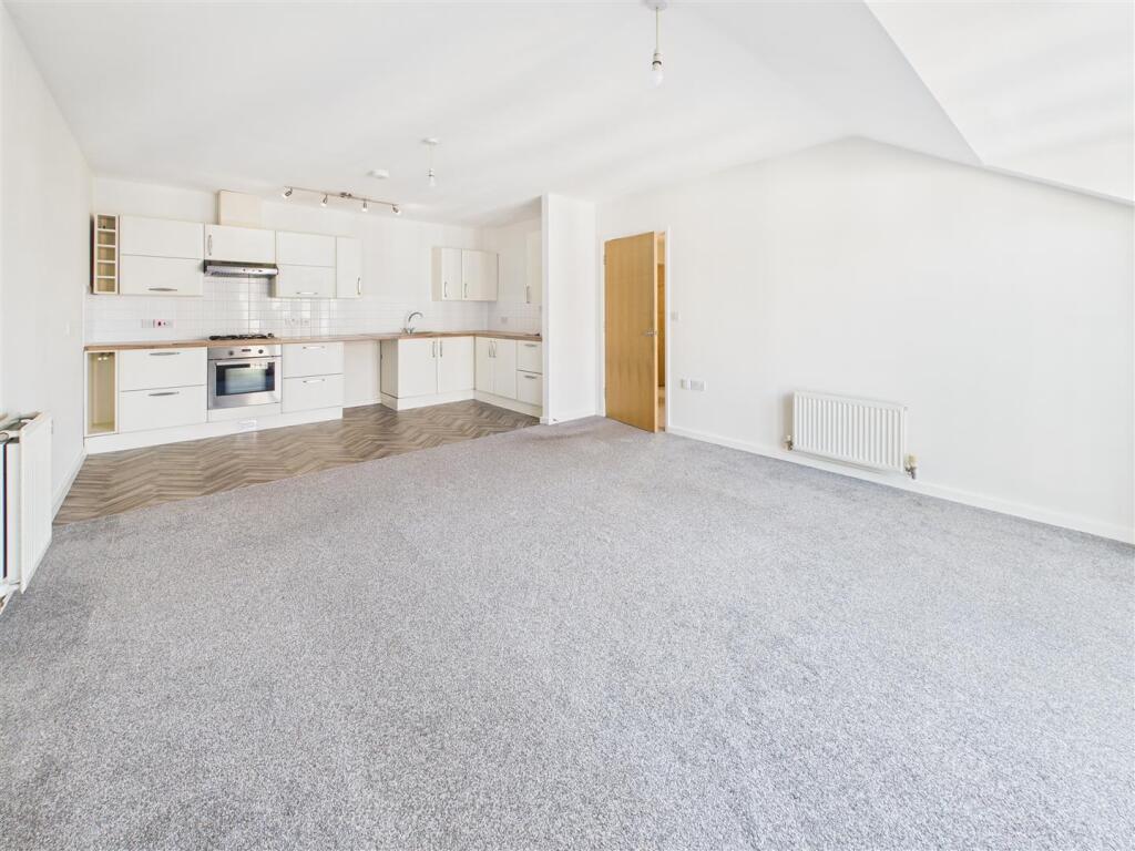 Charles Warren Close, Rugby photo 2
