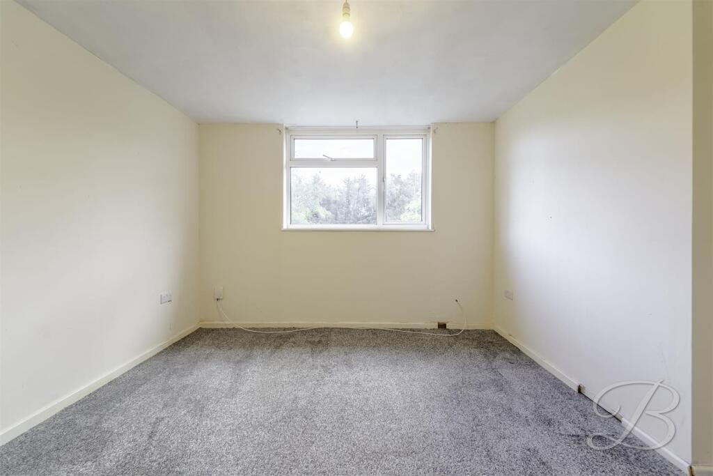 House in Mansfield, Nottinghamshire - View 4